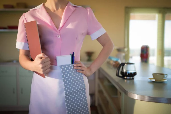 Waitress standing with menu card — Stock Photo, Image