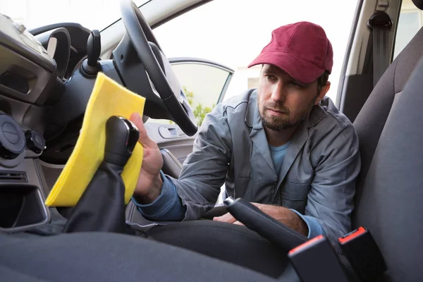 Auto service staff cleaning car interior — Stock Photo, Image