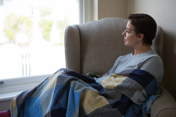 Woman relaxing on sofa — Stock Photo, Image