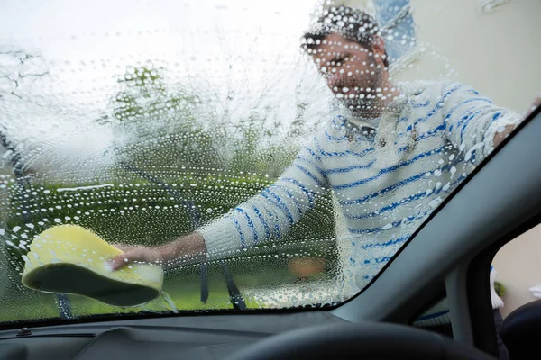 Personal de servicio automático lavado de parabrisas — Foto de Stock