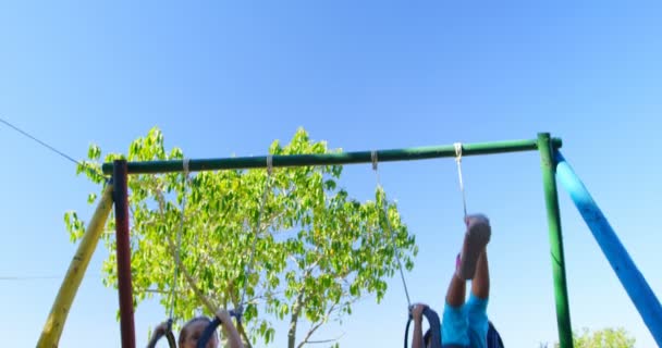 Crianças brincando no playground — Vídeo de Stock