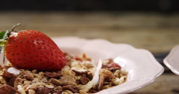 Strawberry kept in breakfast cereal — Stock Video