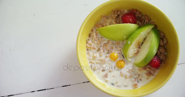 Bowl of fruit cereal — Stock Video