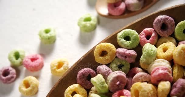 Froot loopar i en tallrik — Stockvideo