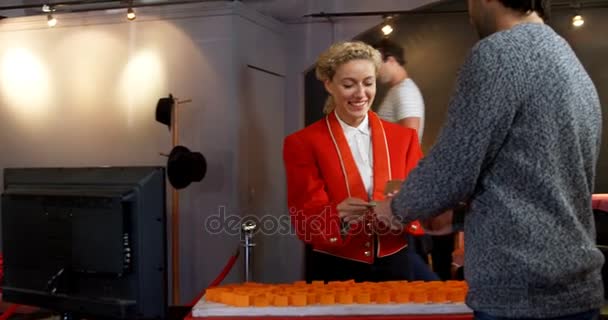 Woman distributing coupons to customers — Stock Video