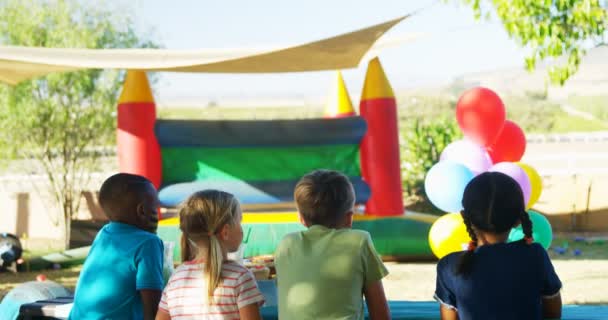 Crianças de pé no parque infantil — Vídeo de Stock