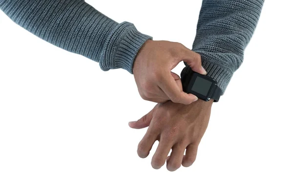 Mannelijke uitvoerend met smartwatch — Stockfoto