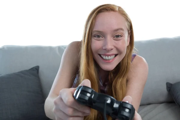 Woman playing video game — Stock Photo, Image