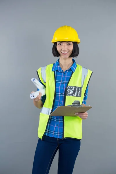 Female architect holding clipboard — Stock Photo, Image