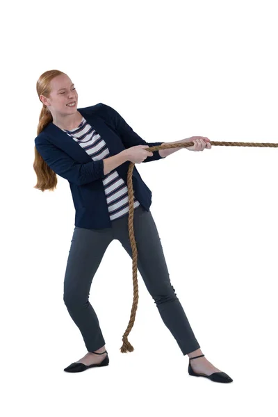 Zakenvrouw het touw trekken — Stockfoto