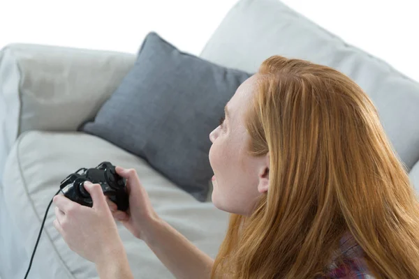 Женщина, играющая в видеоигры — стоковое фото
