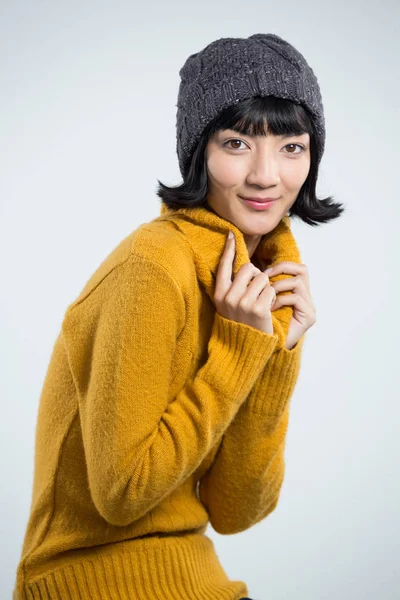 Woman in winter clothing posing — Stock Photo, Image