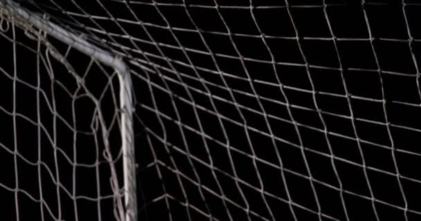 Portiere cattura un pallone da calcio — Video Stock