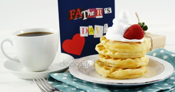 Alimenti dolci con caffè nero — Video Stock