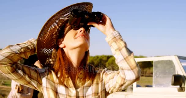 Woman holding binoculars — Stock Video