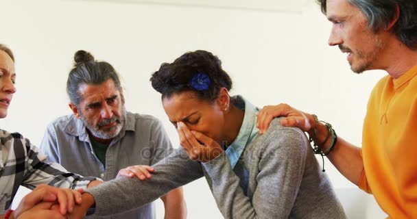 Artists consoling sad woman — Stock Video