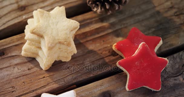 クリスマスのクッキーと円錐形の松 — ストック動画