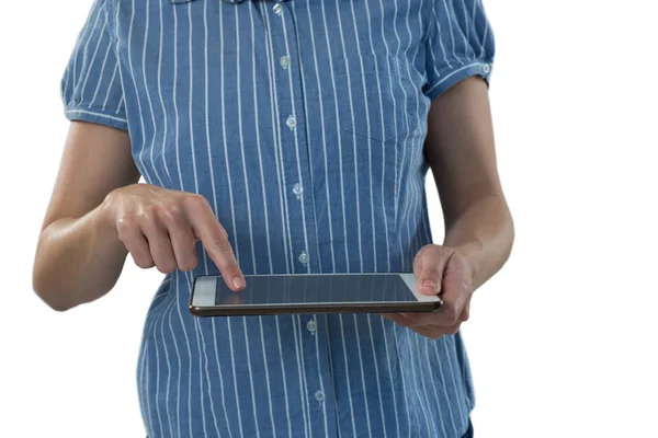 Vrouwelijke Executive met behulp van digitale Tablet — Stockfoto