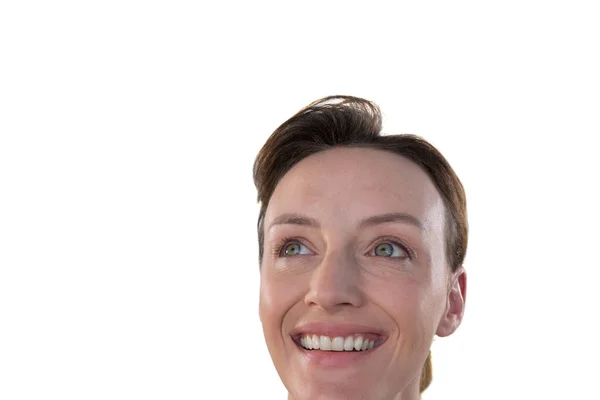Mulher sorrindo contra fundo branco — Fotografia de Stock