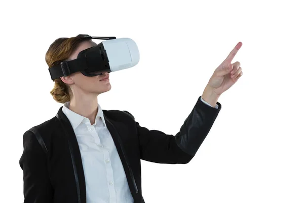 Kobieta przy użyciu zestaw wirtualnej rzeczywistości — Zdjęcie stockowe