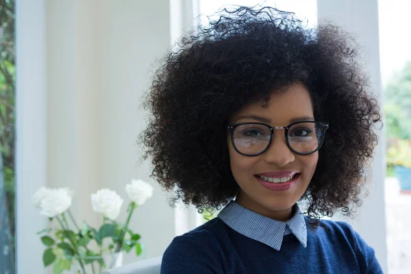 Frau mit Brille — Stockfoto