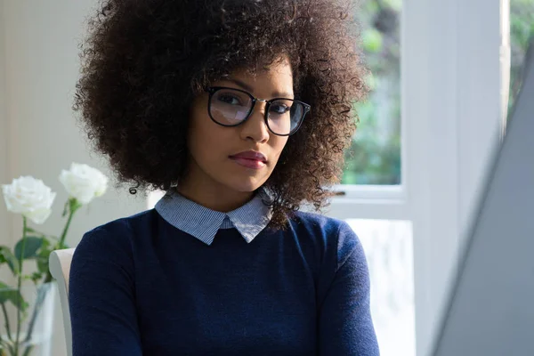 Portret van een mooie vrouw — Stockfoto