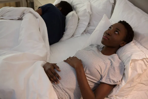 Thoughtful pregnant woman in bedroom — Stock Photo, Image