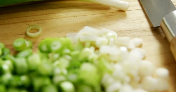 Cebolletas picadas con cuchillo — Vídeos de Stock