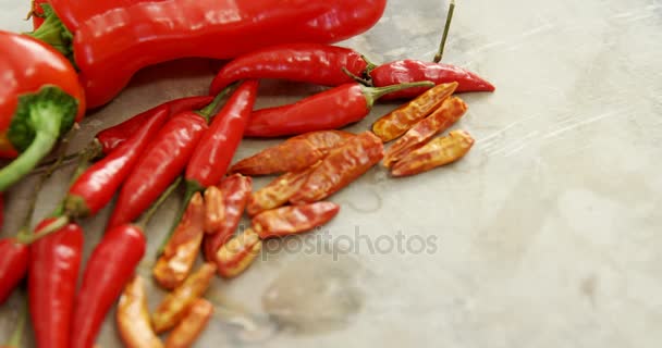 Chile rojo seco y pimiento — Vídeo de stock