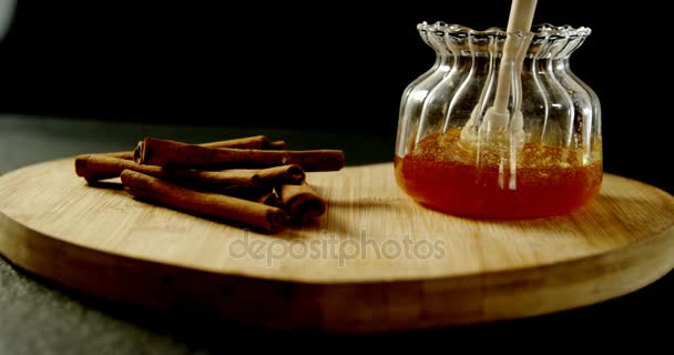 Cinnamon sticks and honey — Stock Video
