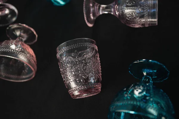 Verre coloré et tasses — Photo