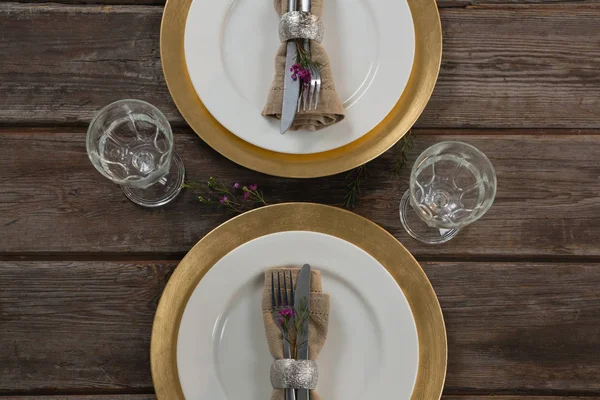 Table setting on wooden plank — Stock Photo, Image