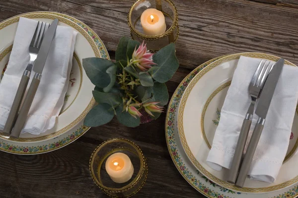 Table setting on wooden plank — Stock Photo, Image