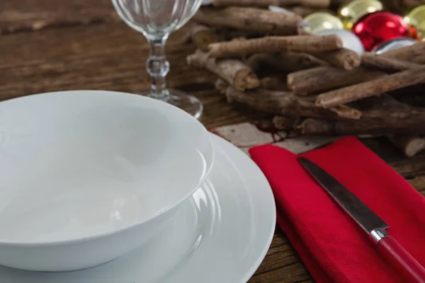 Serviette avec assiette et décoration de Noël — Photo