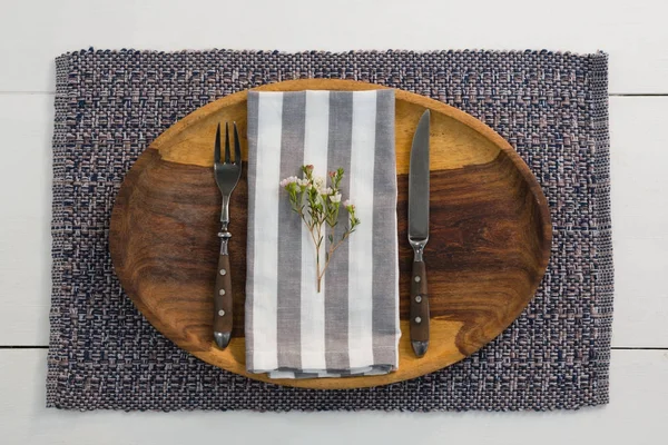 Nakrycie stołu na drewniane deski — Zdjęcie stockowe