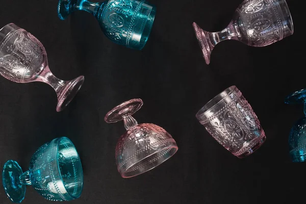 Färgade glas och koppar — Stockfoto