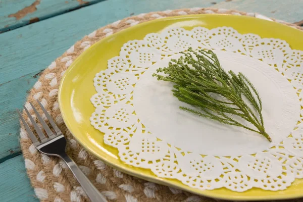 Ajuste de mesa sobre tabla de madera — Foto de Stock