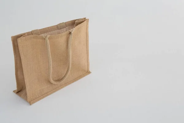 Sac en jute sur fond blanc — Photo