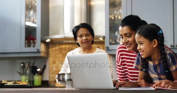 Family using laptop — Stock Video