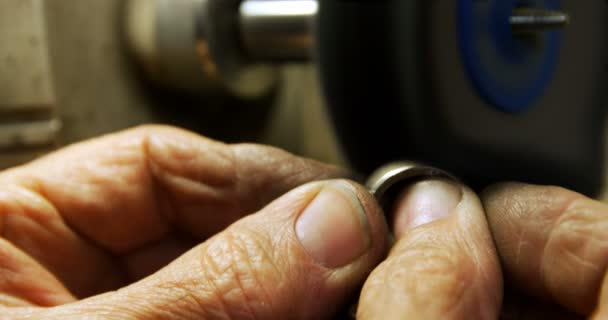 Goldsmith polishing ring — Stock Video