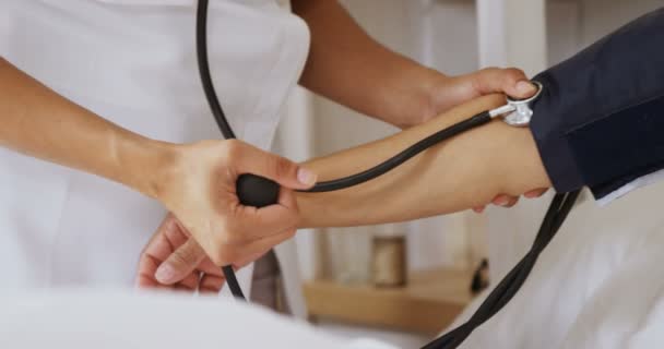 Female Doctor Measuring Blood Pressure Mature Woman Bedroom Home — Stock Video