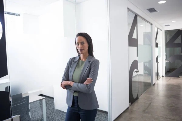 Confident businesswoman standing in corridor — Stock Photo, Image
