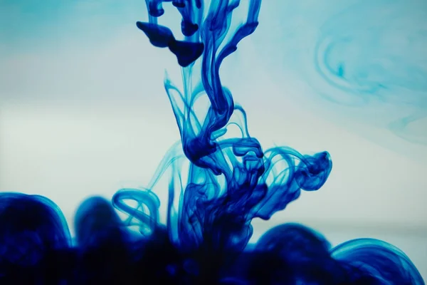 青インク、水に分散 — ストック写真