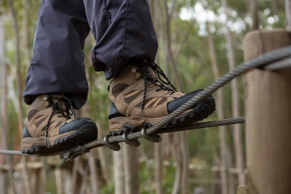 Hiker foot walking on zip line cable — Stock Photo, Image