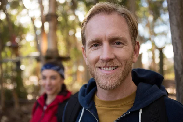 Portrait d'homme à la barbe souriante — Photo