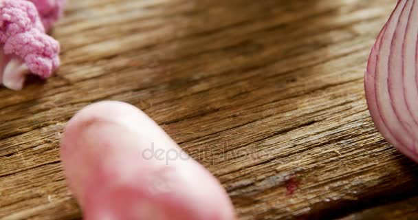 Primer Plano Varios Vegetales Dispuestos Mesa Madera — Vídeos de Stock