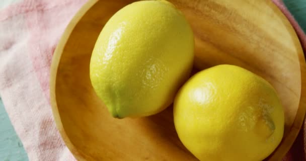 生姜与柠檬在一盘4K 的关闭 — 图库视频影像