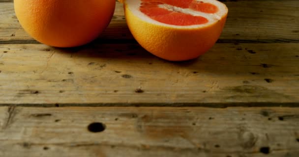木桌上柚子的近4K — 图库视频影像