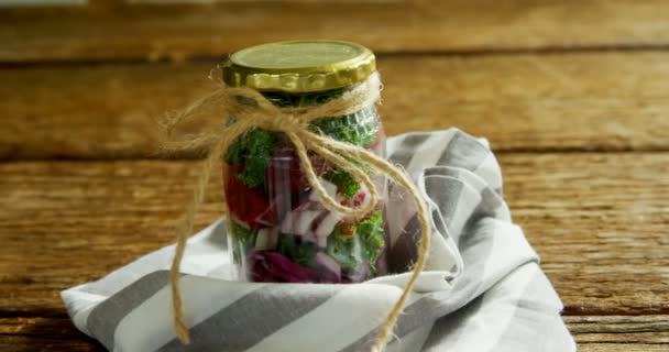 Légumes Conservés Dans Pot Sur Une Table Bois — Video