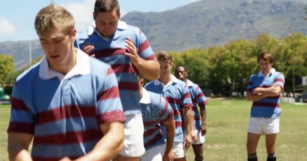 Drużyna Graczy Rugby Skoki Polu Słoneczny Dzień — Wideo stockowe